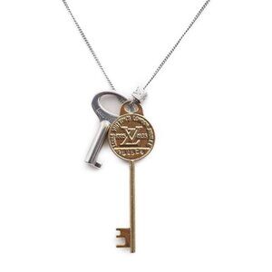 LOUIS VUITTON Gold Necklace